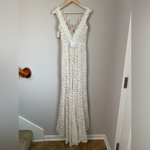 Women’s Size 4 David’s Bridal DB Studio Bridal Lace wedding dress NWT - Picture 8 of 12